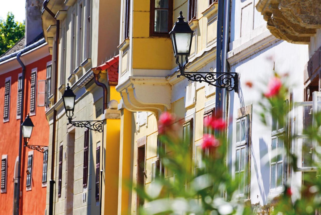 Hotel Domus Collis Дьор Екстериор снимка