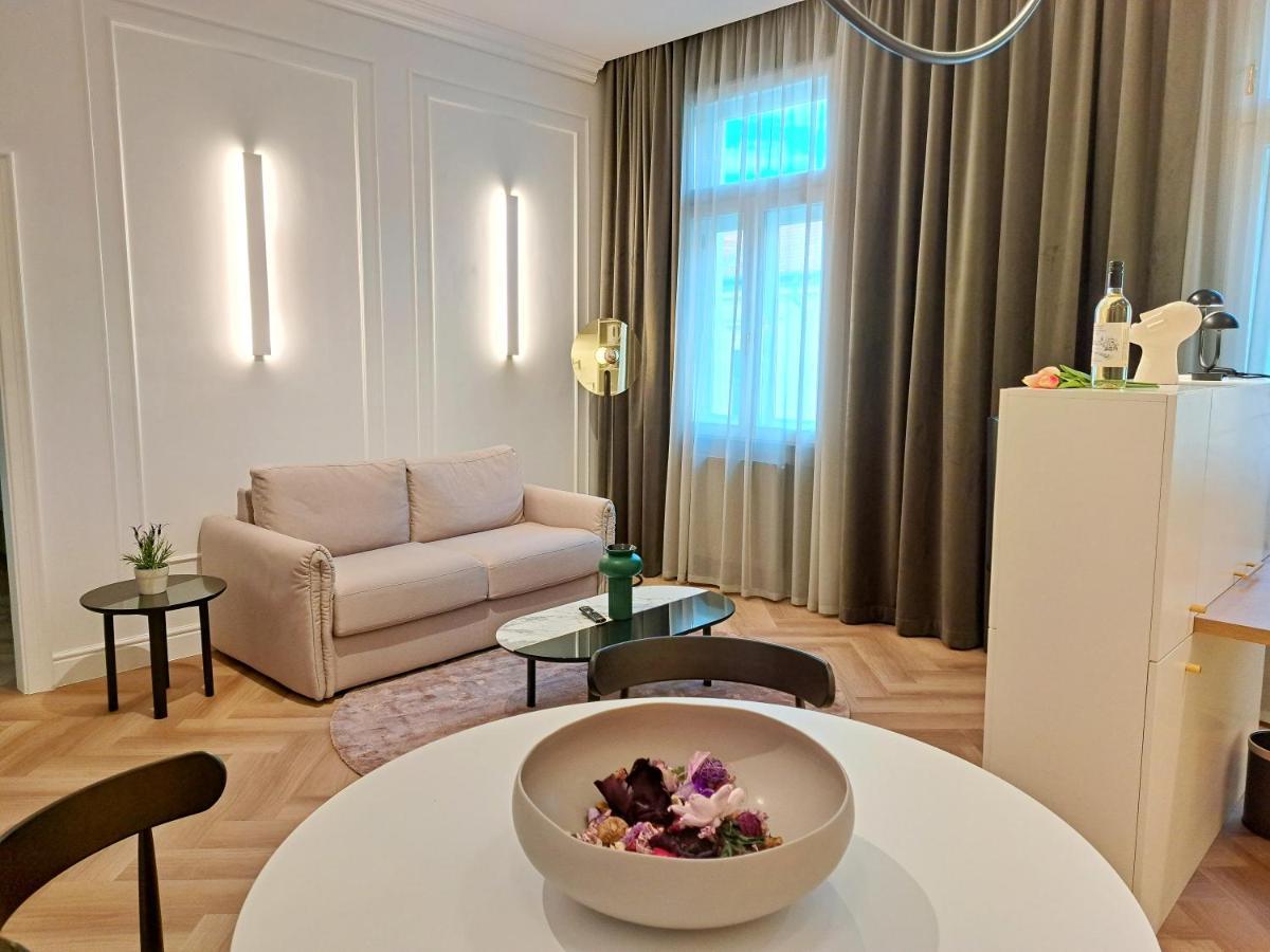 Hotel Domus Collis Дьор Екстериор снимка