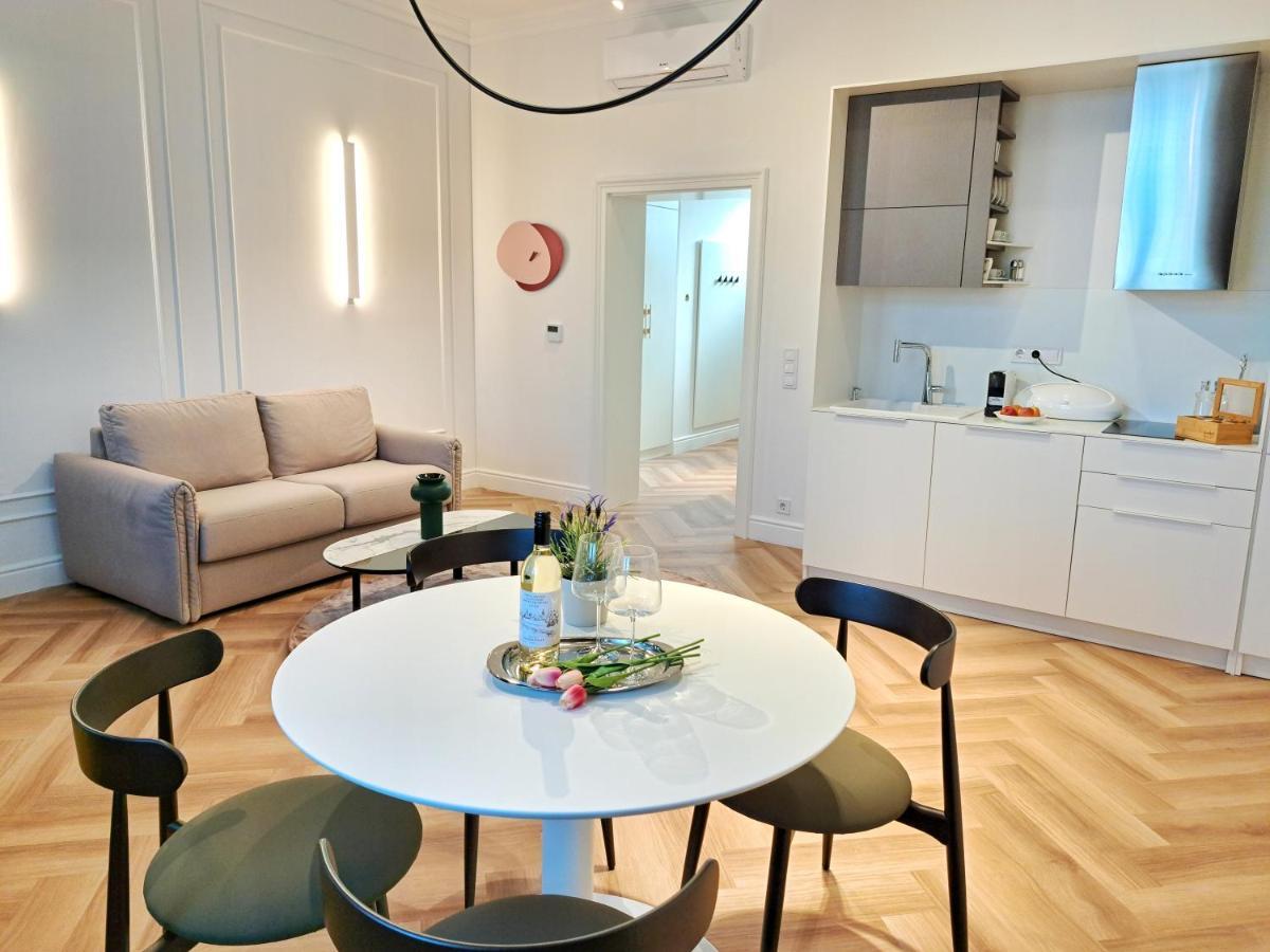 Hotel Domus Collis Дьор Екстериор снимка