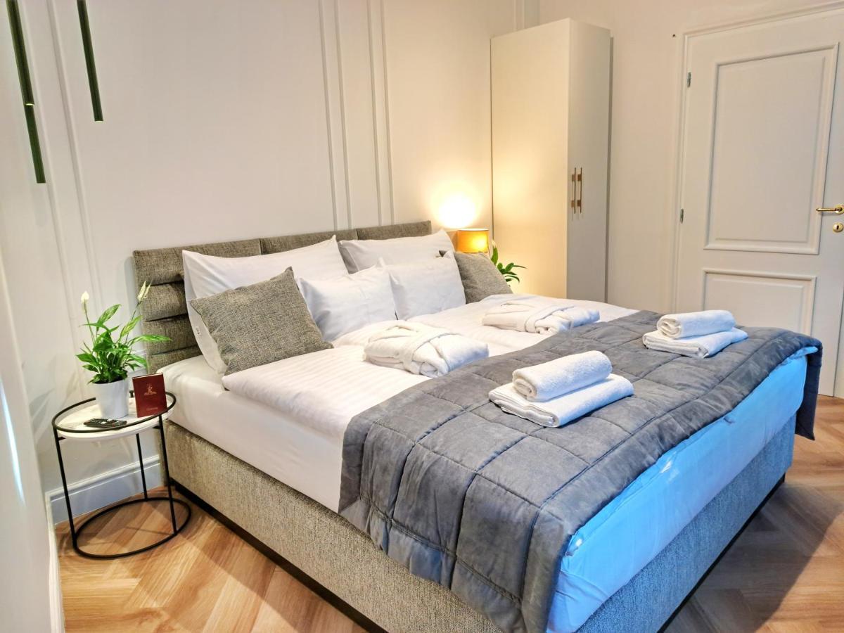 Hotel Domus Collis Дьор Екстериор снимка