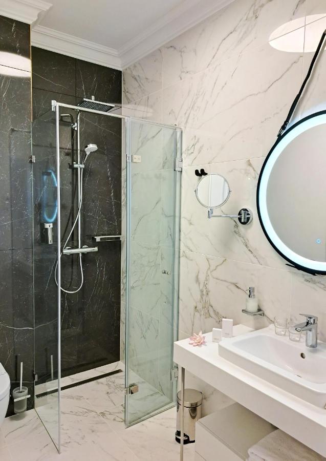Hotel Domus Collis Дьор Екстериор снимка