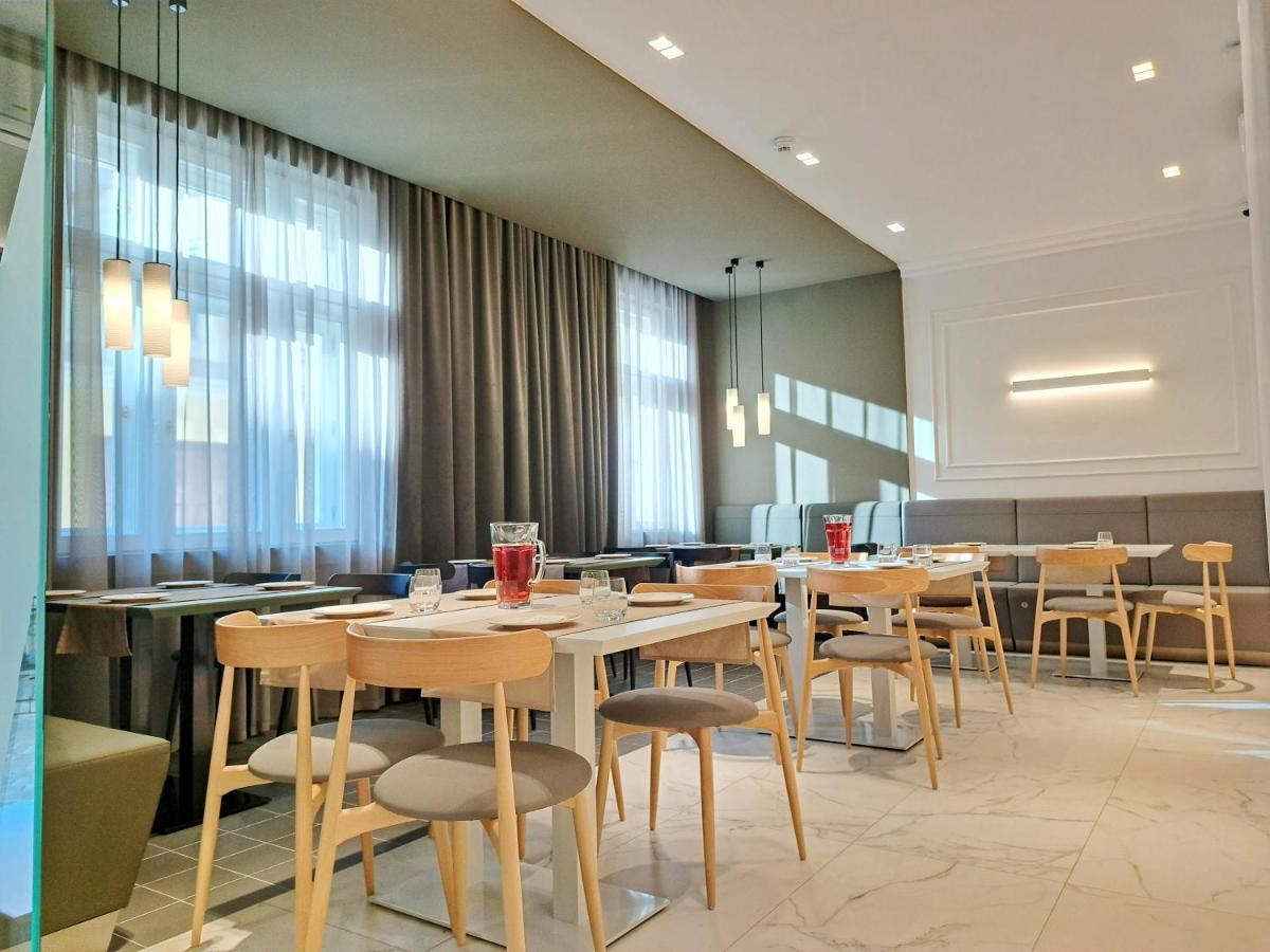 Hotel Domus Collis Дьор Екстериор снимка
